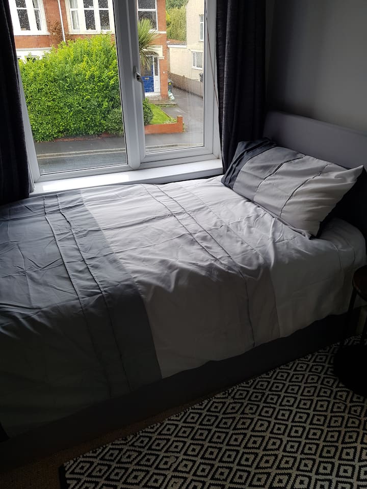 غرفة نوم 3 بسرير واحد.