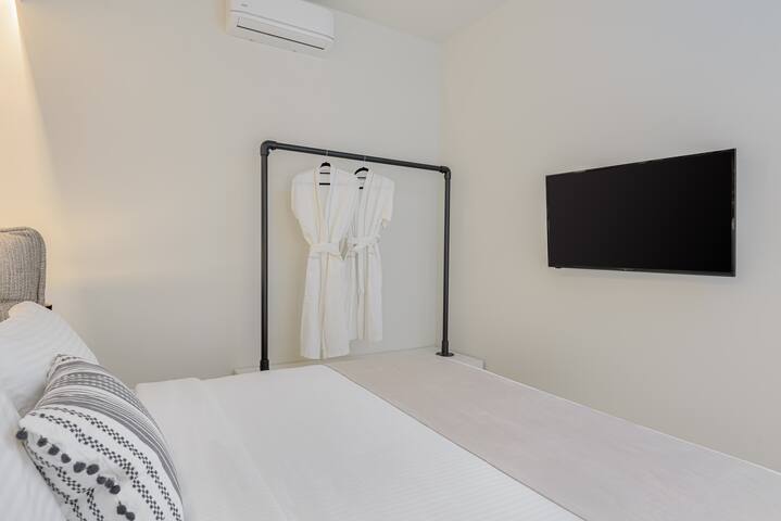 THIRAMENOUS RESIDENCE-ATHENA SUITE with Hot Tub gallery image 2