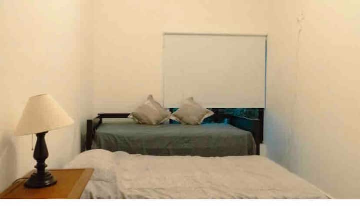 Studio  (kitanda cha watu wawili na kitanda cha mtu mmoja) 