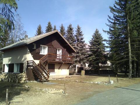 Serene 🏔 chalet for a sports stay in Ancelle