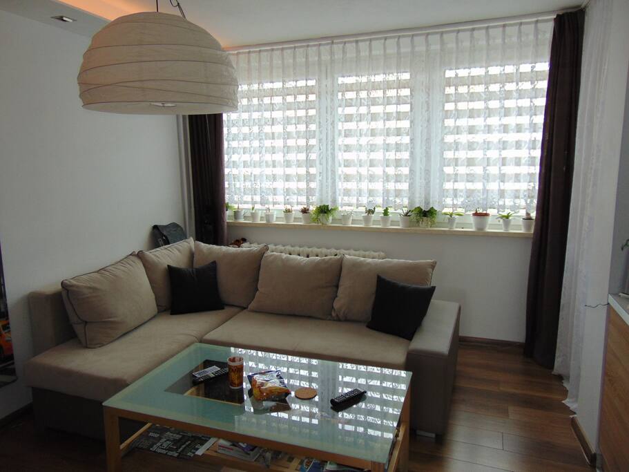 Rozkładana sofa z miejscem do spania o powierzchni 140x200 cm