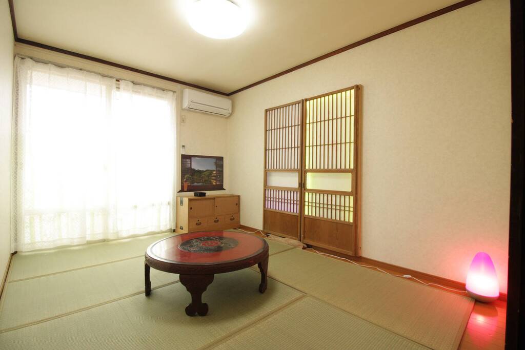 お部屋のひとつは和モダンのテイスト