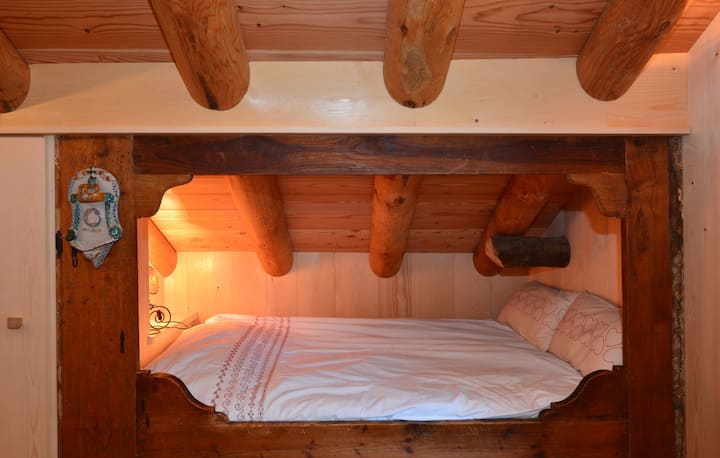 Il letto è 120 cm x 190.