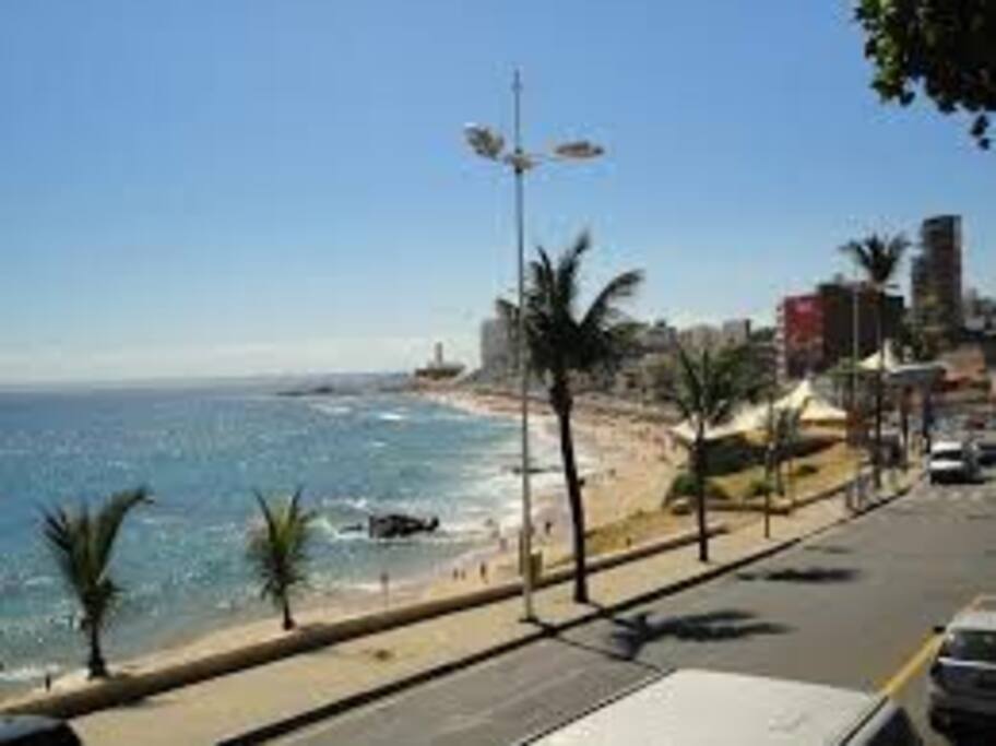 Esta é a praia dá paciência, em frente à casa.