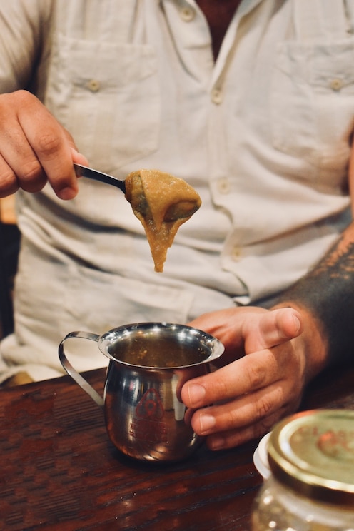 Show full-screen, host-provided image