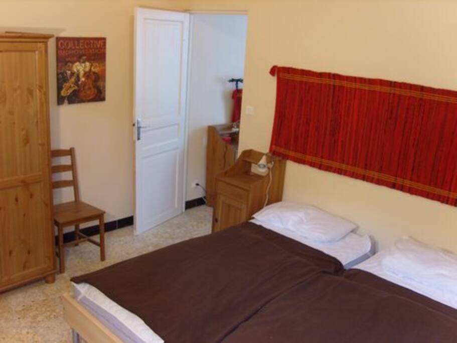 Bedroom 2 - 2 single beds