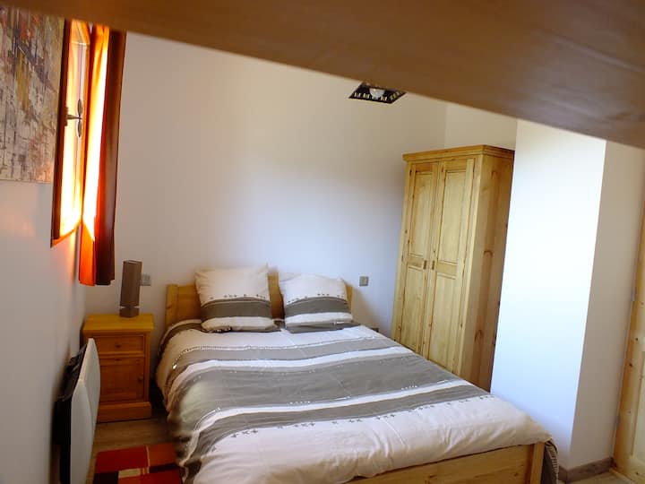 ... حيث ستجد هذه الغرفة ، إلى الجنوب...