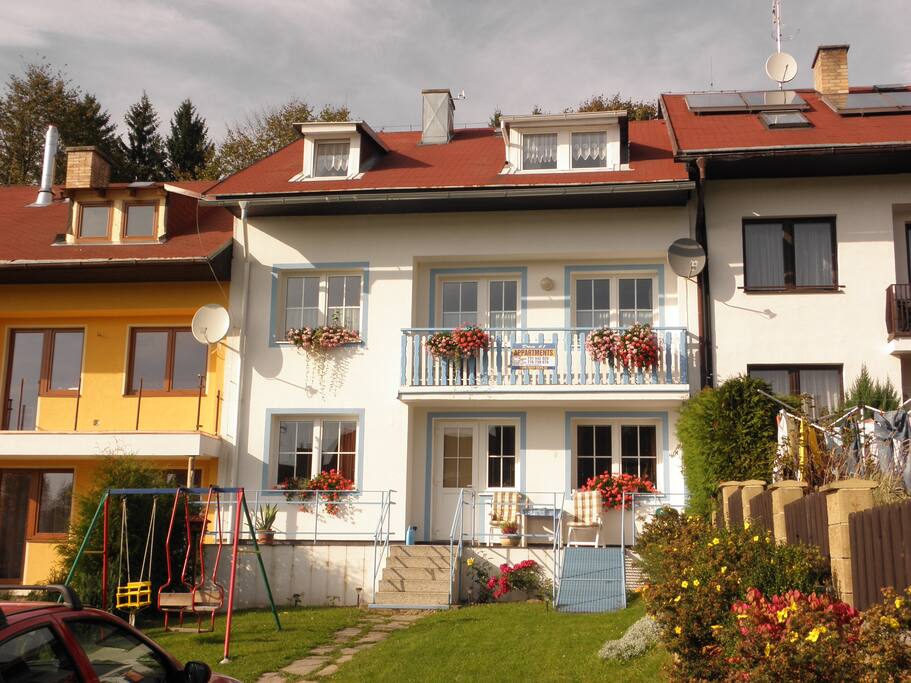 Apartmány Mirka v létě - přízemí domu