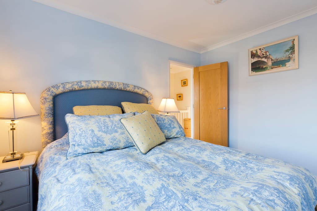 King size bed view of garden