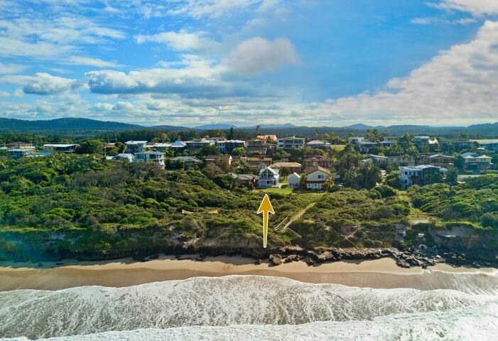 Middle Rock Beach House – absolute beach front gallery image 2