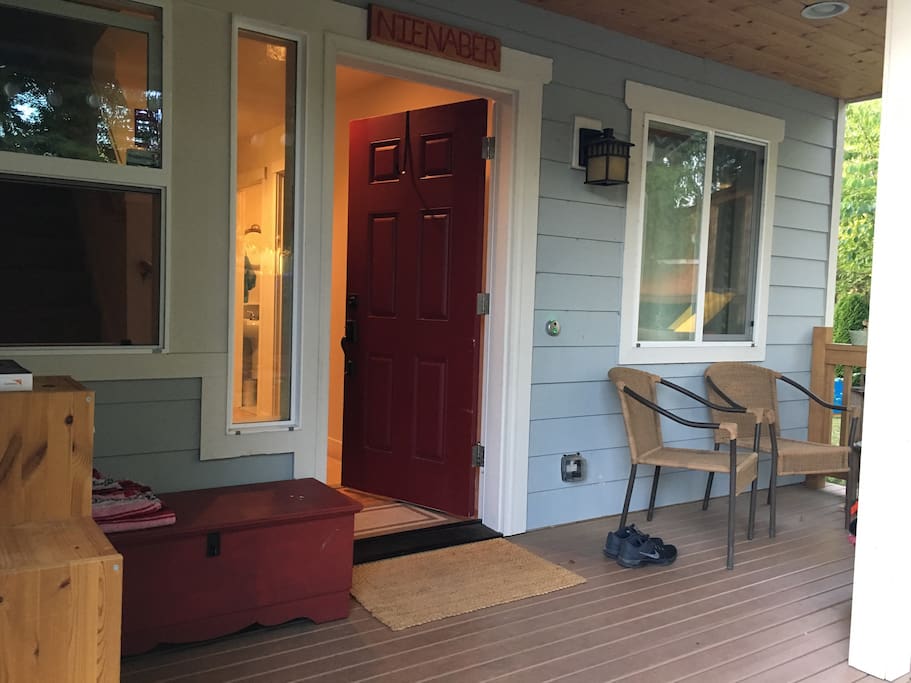Welcome! Enjoy the front porch with great shade and ample toys for kids!