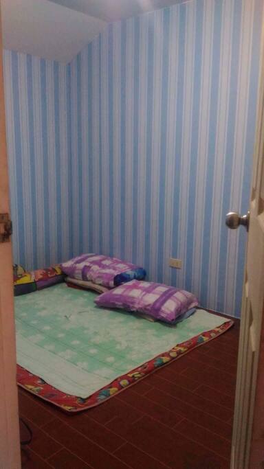 aircon room with comforters only to sleep on but if guest are less than 6 pax the bed from non-air can be transfer here.