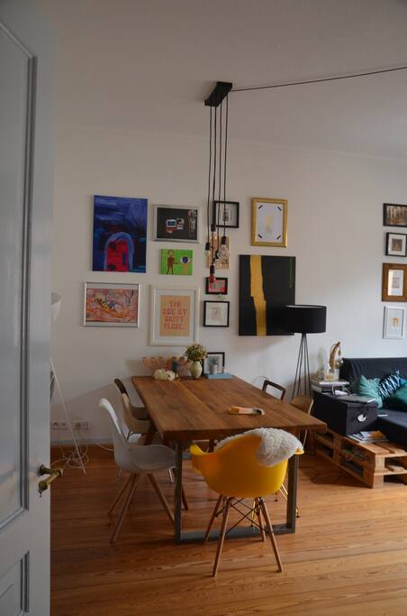Wohnzimmer mit Esstisch