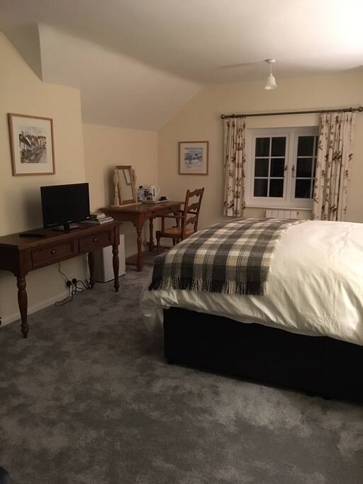 King-size guest room