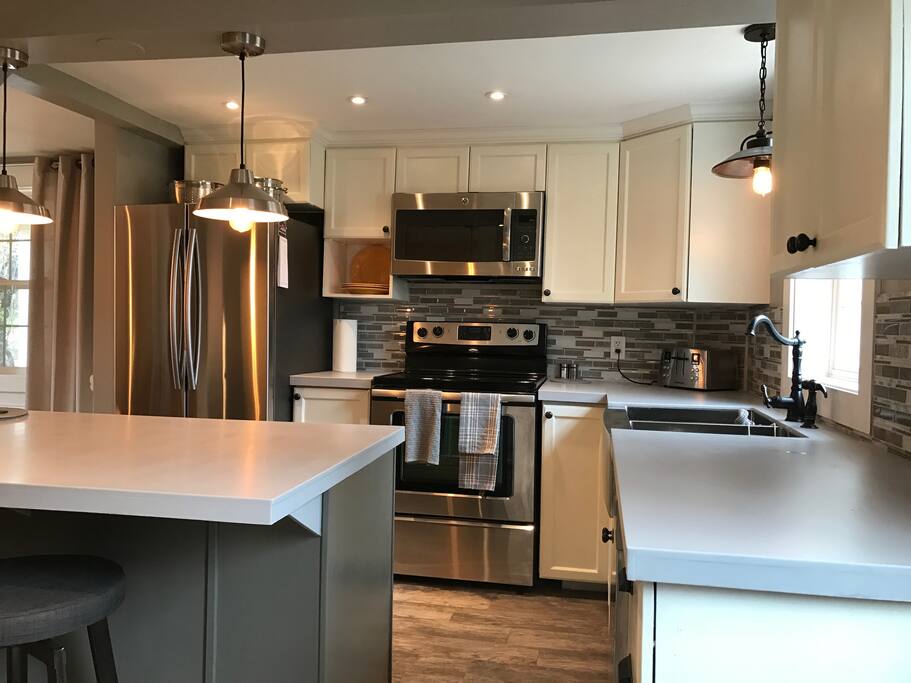 Beautiful stainless steel appliances (with dishwasher)
