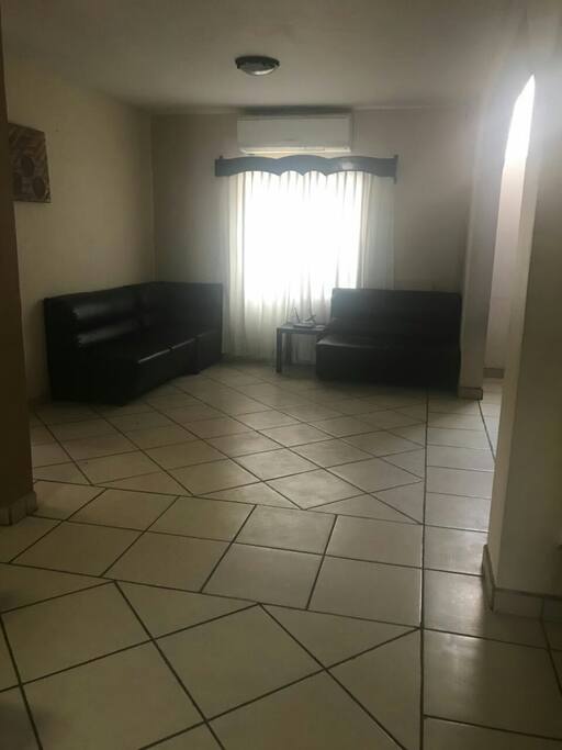 sala recibidor amplia