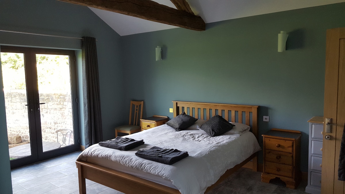 Chumba cha kulala cha kiwango cha juu kilicho na chumba cha kulala