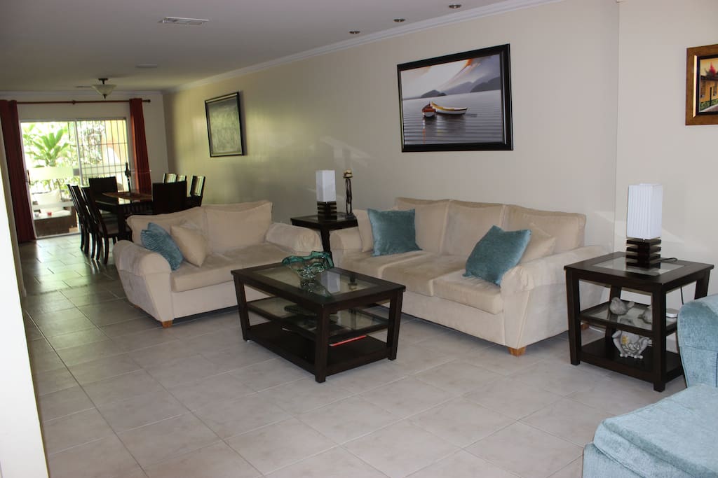 Ample living and dinner room