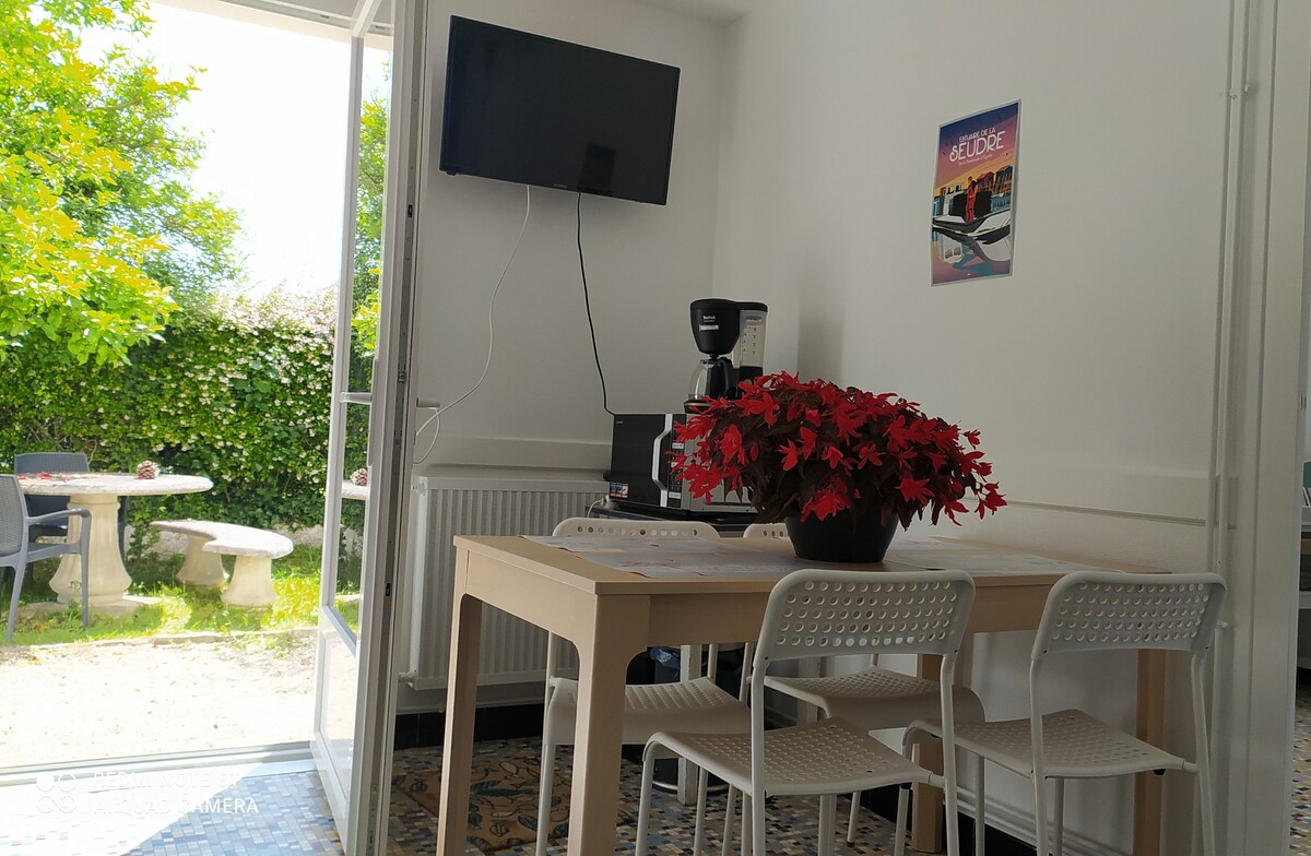 Airbnb con migliori performance: Vacation home 2-4 people south-facing beach 600 m a Saint Georges De Didonne