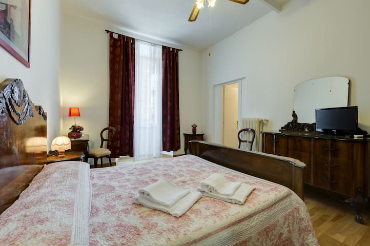 Central Rome apartment, Via Cavour gallery image 4