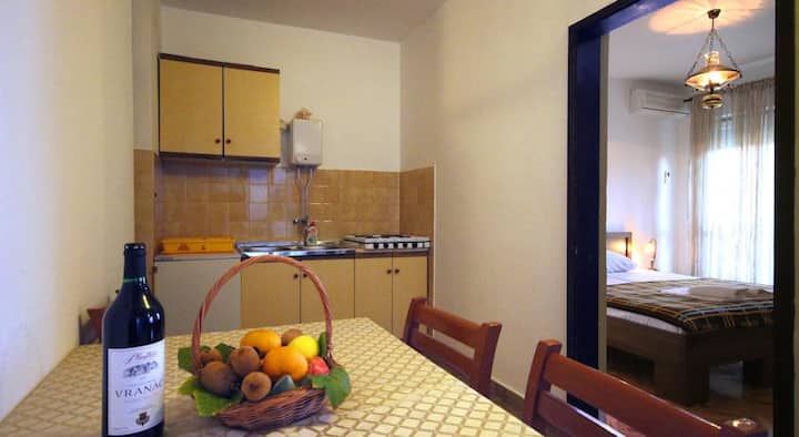 Apartment With Balcony - ブドヴァ