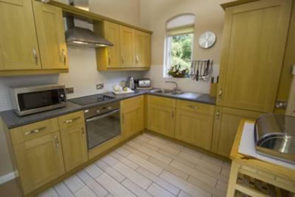 Woodford Bridge Country Club Kitchen Cabinet