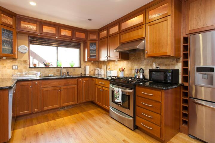 Bright modern 3BR/2.5BA home in Silicon Valley gallery image 4