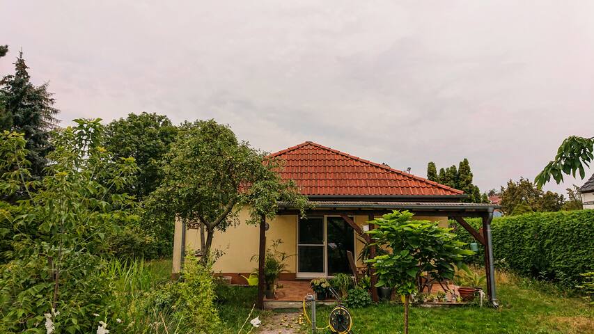 Quiet, bright room - 8 minutes walk to mainstation