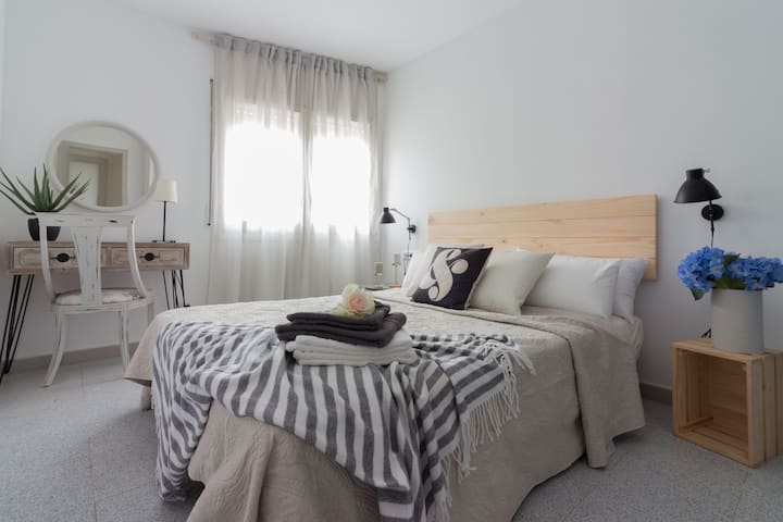 Letto della camera da letto 150x200