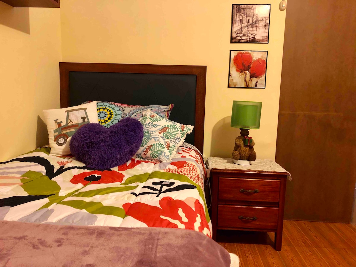 Еден и пол кревет.