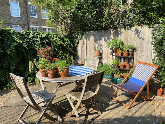 Two bedroom, 2 bathroom central family garden flat