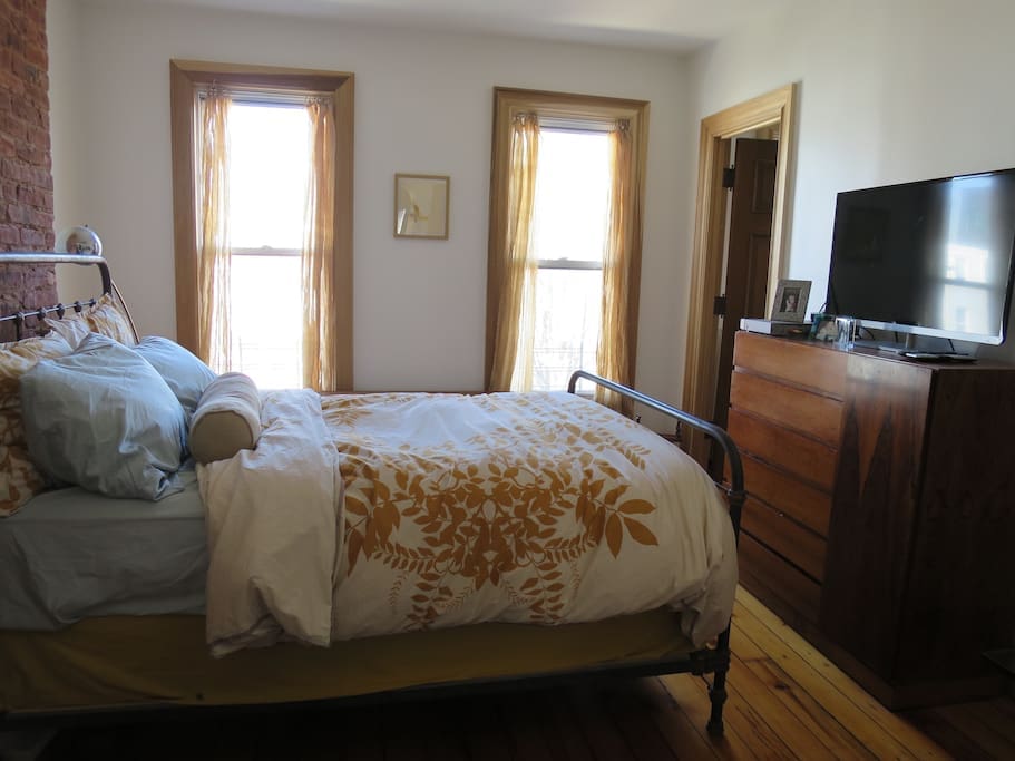 Bedroom with queen bed