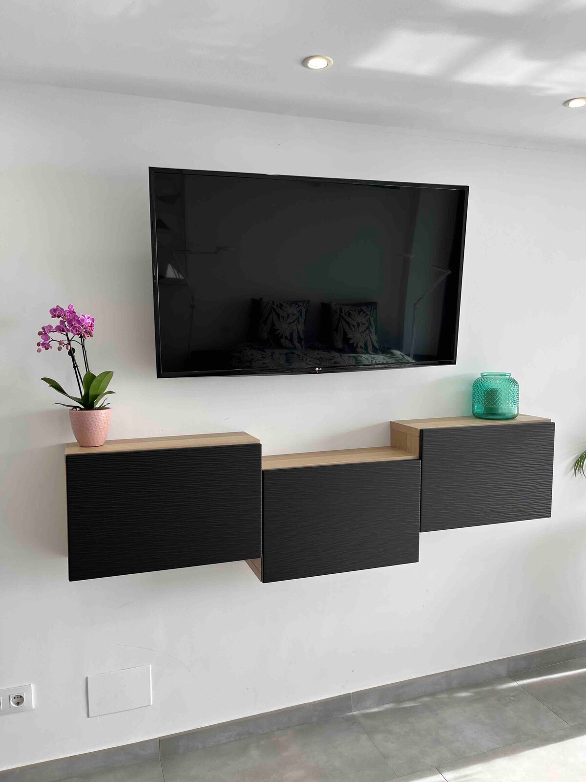 Popular Airbnb listing: Oceanfront Studio with style in Castell Platja D'aro