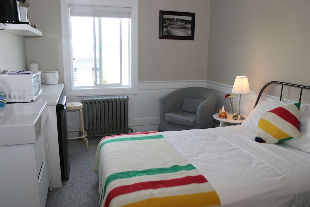 Bright room with everything you need