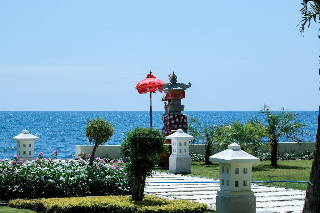 45 meter beachfront offering direct beach access and magnificent ocean views