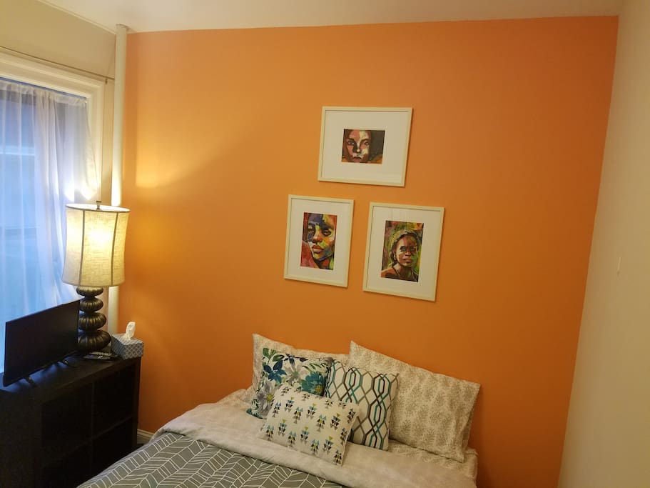 Bedroom with queen sized memory foam mattress
