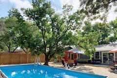 Home+in+Austin+%C2%B7+%E2%98%854.88+%C2%B7+4+bedrooms+%C2%B7+12+beds+%C2%B7+3+baths