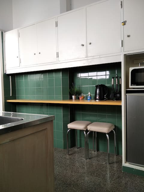 Top Airbnb: Beautiful apartment annex with independent entrance. in Retiro