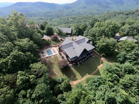 5500 sf: 6 king/2 queen beds, heated pool/spa