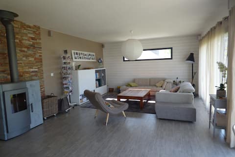 Bright house, ideal for the Le Mans circuit.