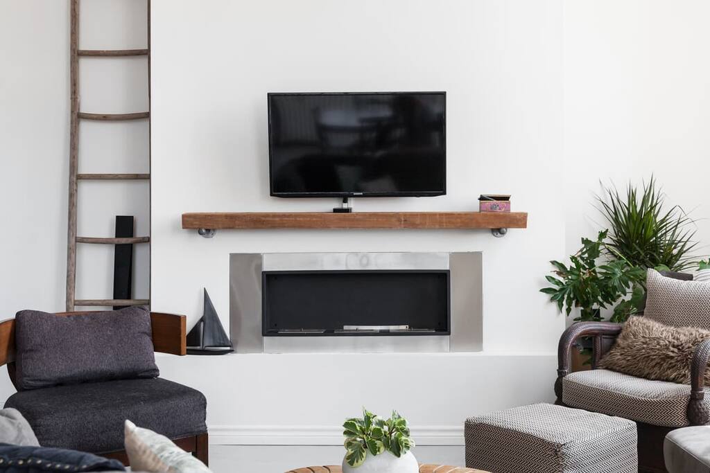 Relaxing living room with television, Apple TV with Netflix and basic cable.