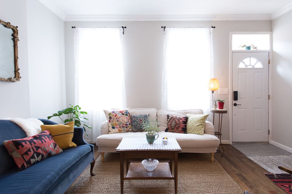 Living room & entrance