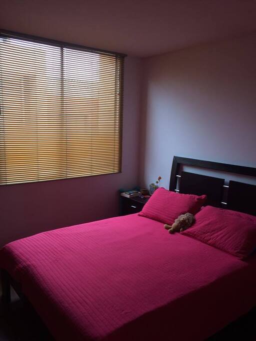 Habitación con cama doble