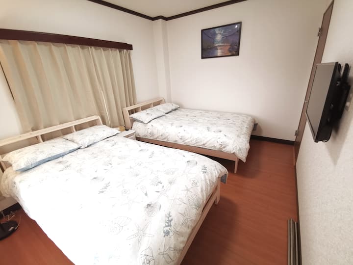 3rd Floor Bedroom A Two Twin Bed
3F room A 2 double bed