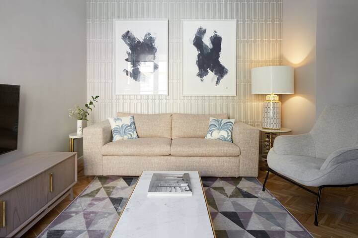 La Belle Suite by FeelFree Rentals gallery image 3