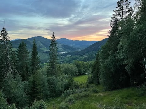Idyllically located cabin in Tuddal