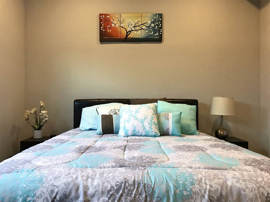 Very comfortable pillowtop queen mattress.