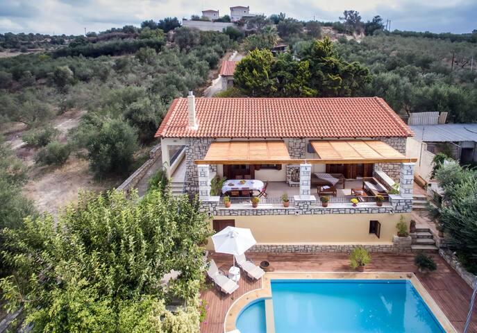 Villa Myrrini – Classy Villa with panoramic views