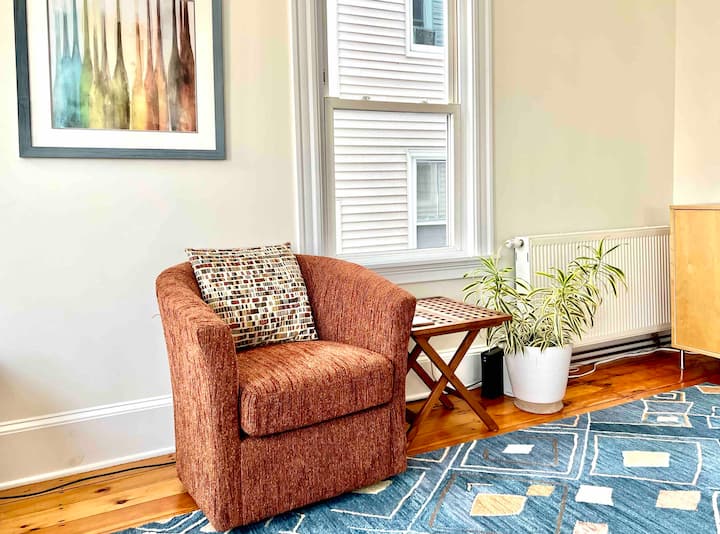 Peaceful Oasis On Munjoy Hill -2nd Flr/3br+parking - Portland, ME