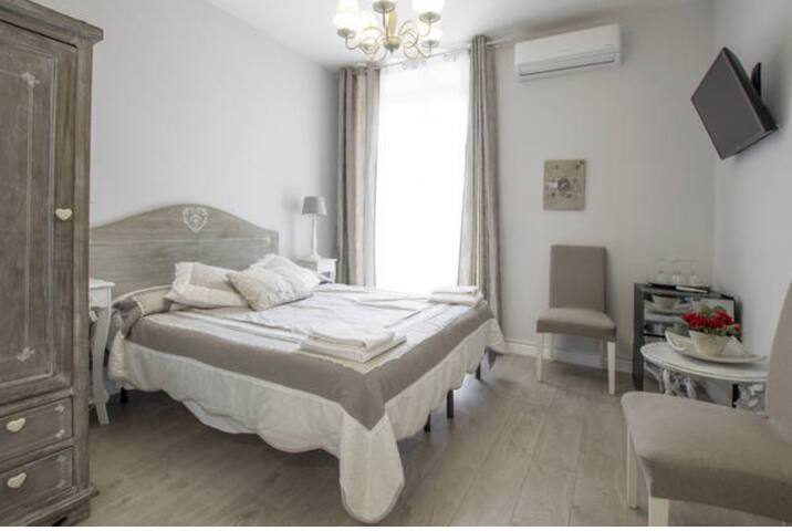 Vatican Suites 3 BR 2 BA max 8pax gallery image 4